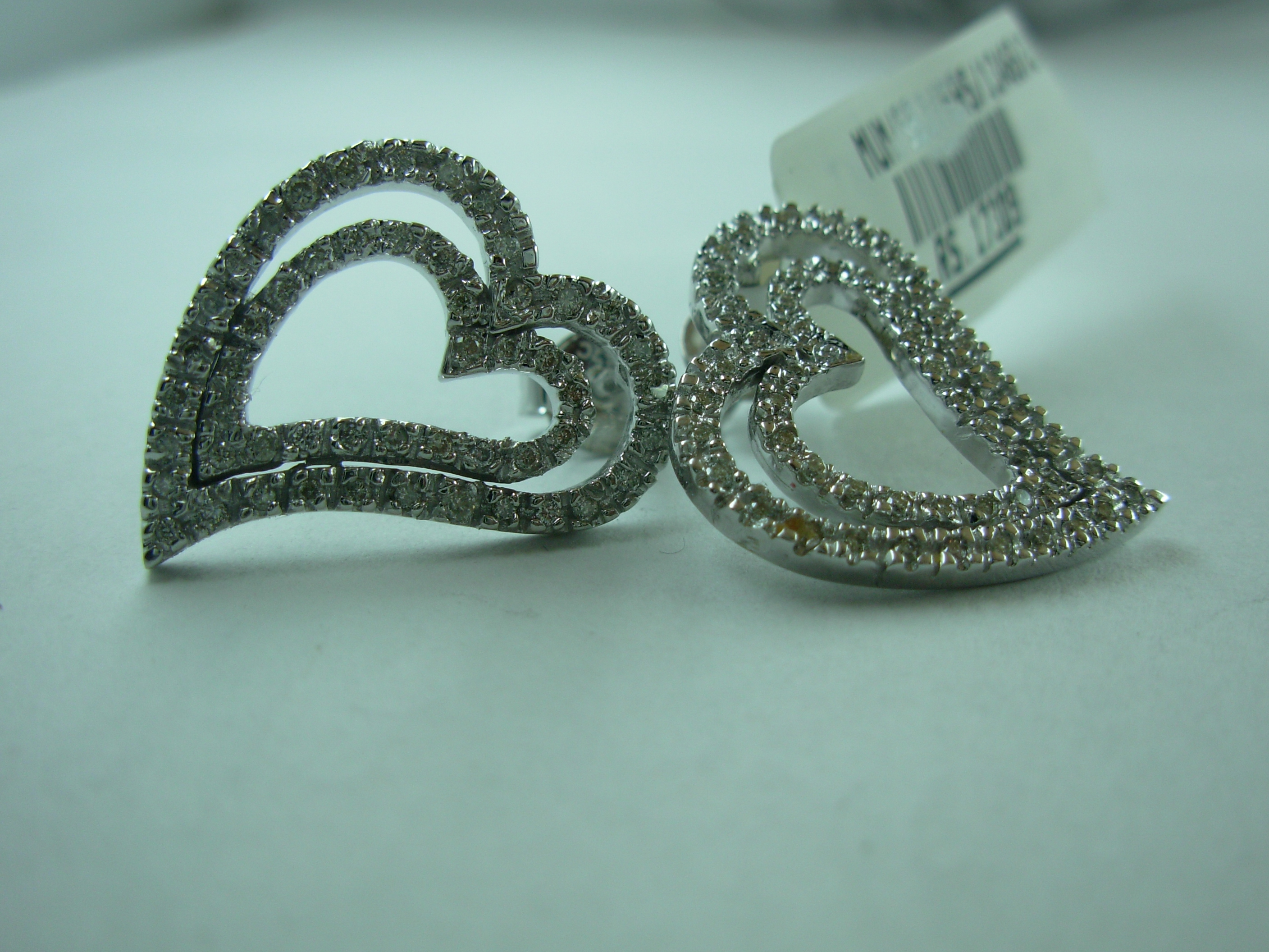 Beautiful 18 Kt Gold  Natural Diamond Earing